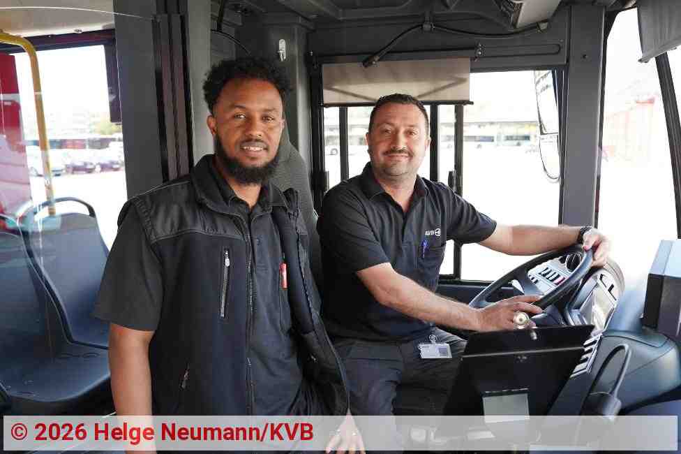 Zwei der erfolgreichen Job-Turbo-Absolventen: Maxamed Cismaan (links) und Falah Hasan. | Foto: Helge Neumann/Kölner Verkehrsbetriebe Zwei der erfolgreichen Job-Turbo-Absolventen: Maxamed Cismaan (links) und Falah Hasan. | Foto: Helge Neumann/Kölner Verkehrsbetriebe